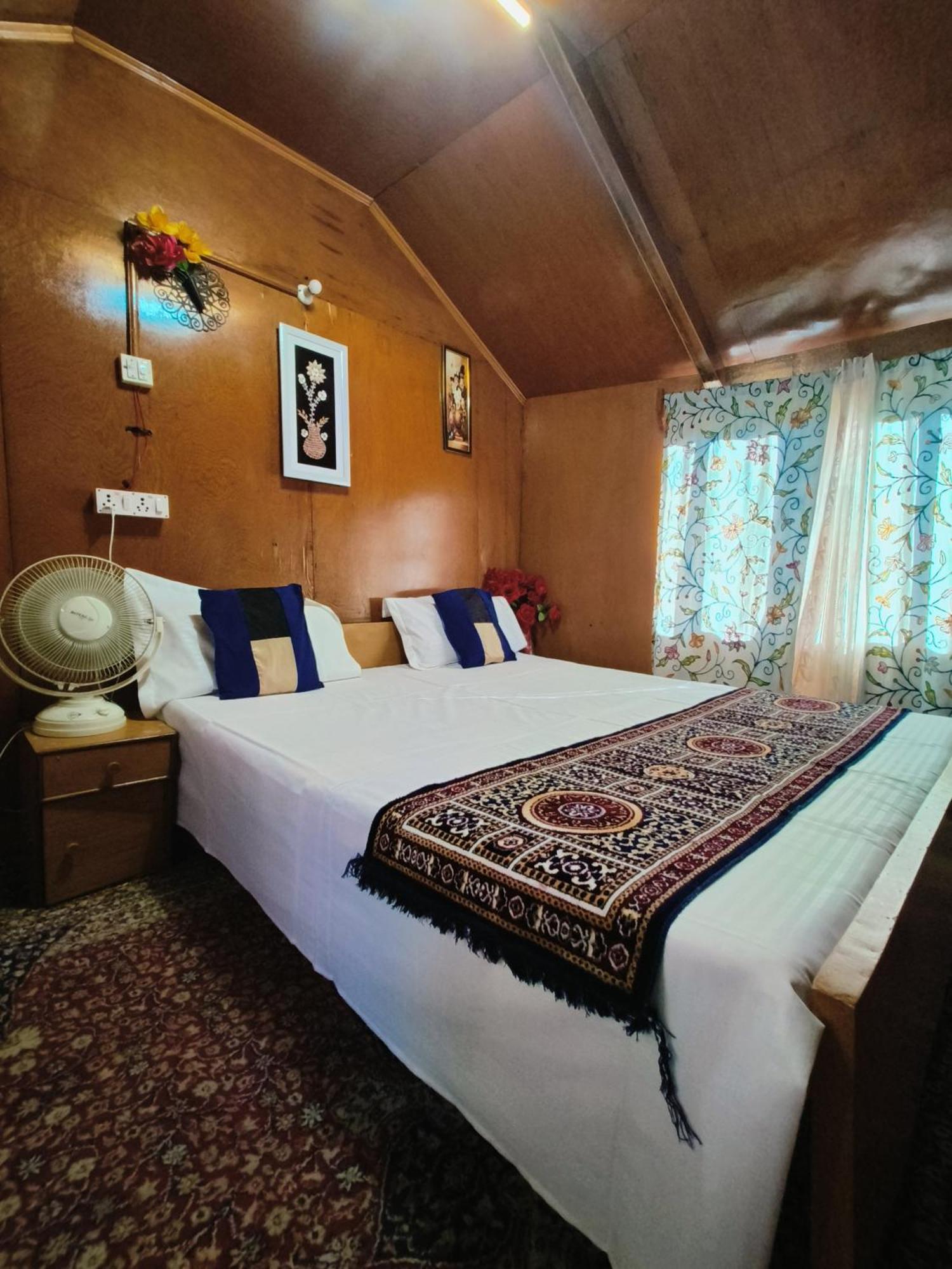 Hotel Houseboat New Suzan Srīnagar Exteriér fotografie